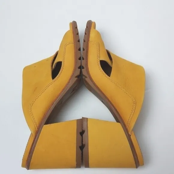 Sorel Women's Nadia Mule Leather Sandal Golden Yellow Size 7.5