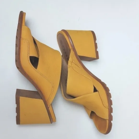 Sorel Women's Nadia Mule Leather Sandal Golden Yellow Size 7.5