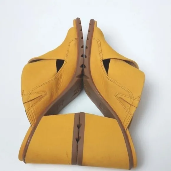 Sorel Women's Nadia Mule Leather Sandal Golden Yellow Size 7.5