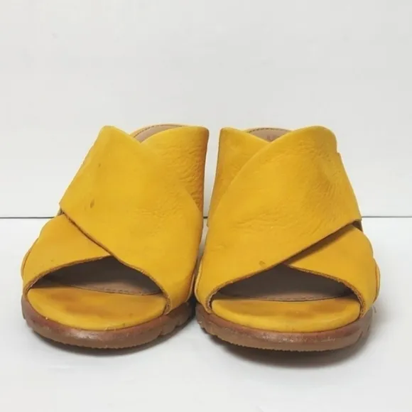 Sorel Women's Nadia Mule Leather Sandal Golden Yellow Size 7.5