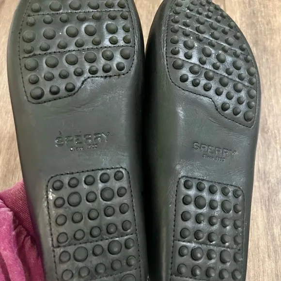 Sperry Black Leather Slip-On Loafers with Contrast Stitching 9.5