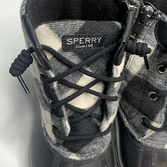 Sperry Saltwater Duck Boots Buffalo Plaid White Black S-184 Sz 6.5