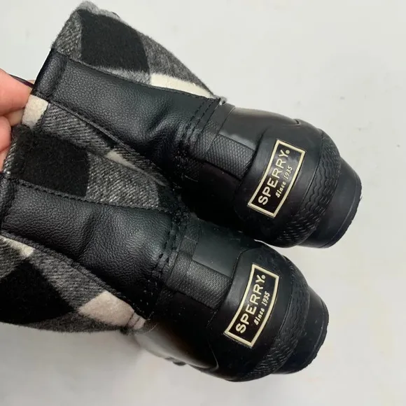 Sperry Saltwater Duck Boots Buffalo Plaid White Black S-184 Sz 6.5