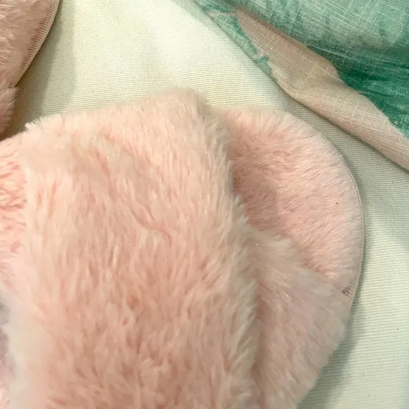 Splendid Pink Slippers Faux Fur Crisscross Slides