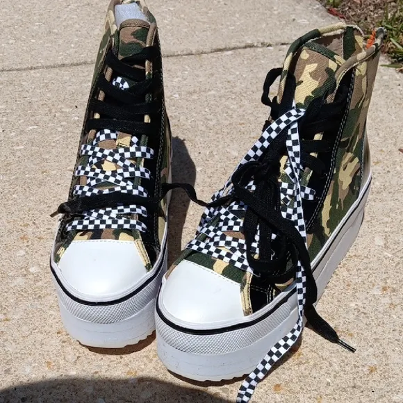 Steve Madden Green and Black Sneakers with Polka Dot Design