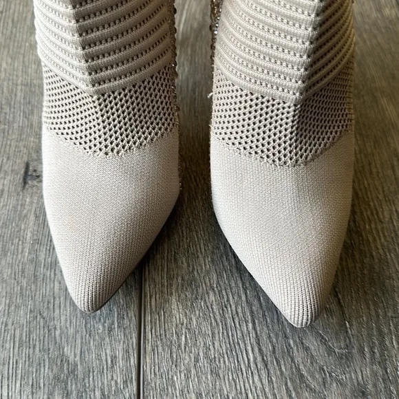 Steve Madden heeled booties size 6 tan colored rhinestone ankle belt