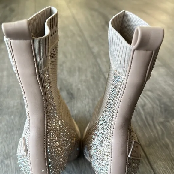 Steve Madden heeled booties size 6 tan colored rhinestone ankle belt