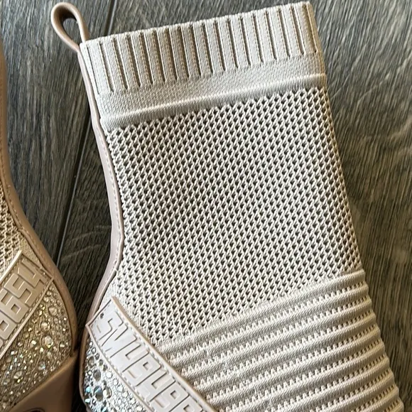 Steve Madden heeled booties size 6 tan colored rhinestone ankle belt