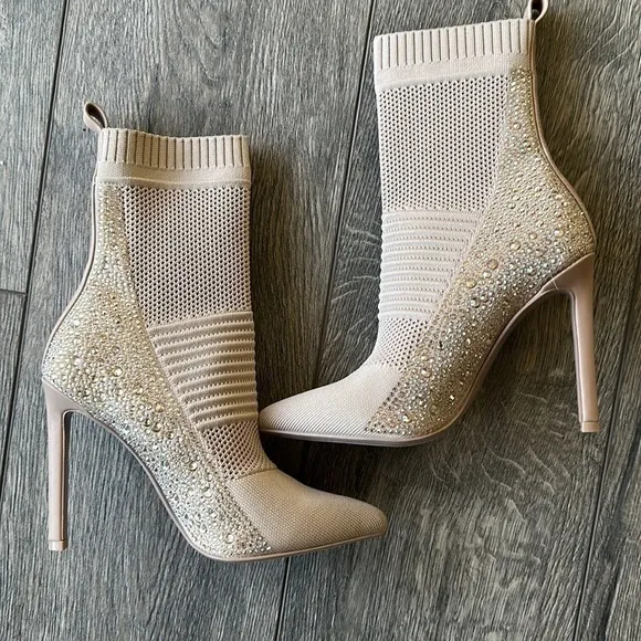 Steve Madden heeled booties size 6 tan colored rhinestone ankle belt