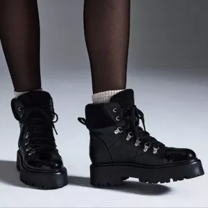 Steve Madden Women's Black Reyen Lace-Up Lug-Sole Quilted Leather Hiker Boot 8.5