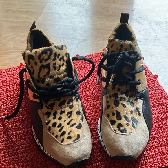 Steve Madden Women’s Cliff Leather Leopard Sneakers..Size 9. Preowned.