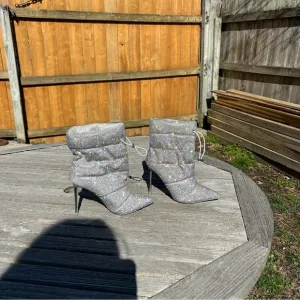Steve Madden Womens Cloak-R Quilted Rhinestone Ankle Boots size‎ 7.5