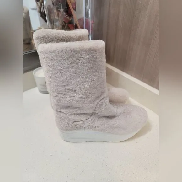Stuart Weitzman Dyed Shearling Lamb Real Fur Boots. Size 38