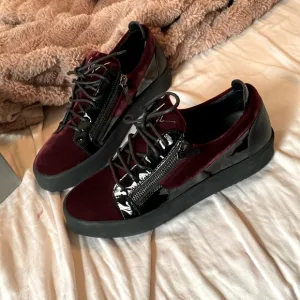 Stylish Burgundy and Black Men's Sneakers