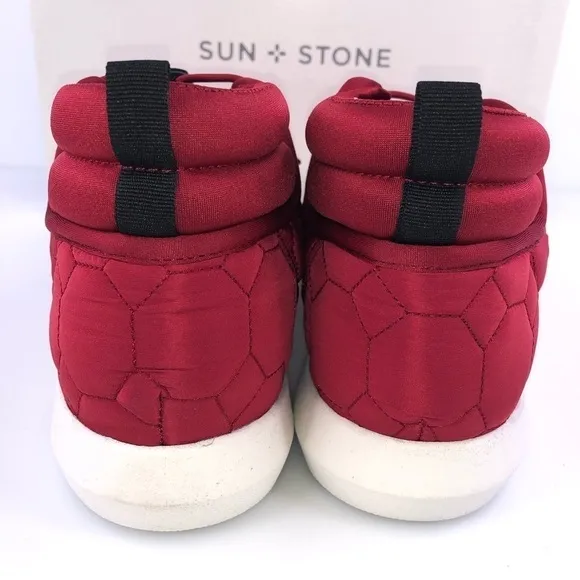 Sun Stone Fin Quilted Lace-Up Puffer Mens Boots, Size 8.5