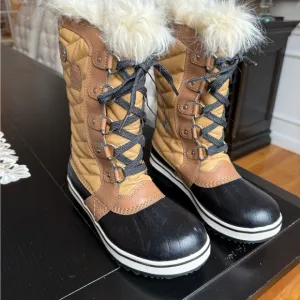 Tan and Black Sorel Joan of Arctic Winter Boots Size 4