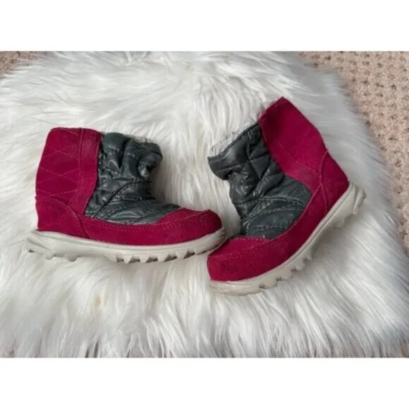 The North Face girls Toddler Size 6 Pink/Gray Quilted Suede Winter Boots