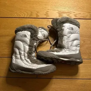 The North face icepick quilted boots white down 6.5