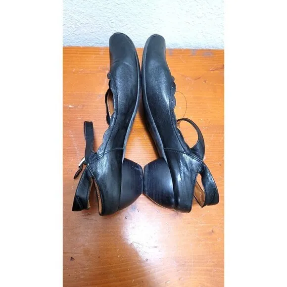 Think Women's Black Leather T-Strap Flats By Think! Size 38 EU