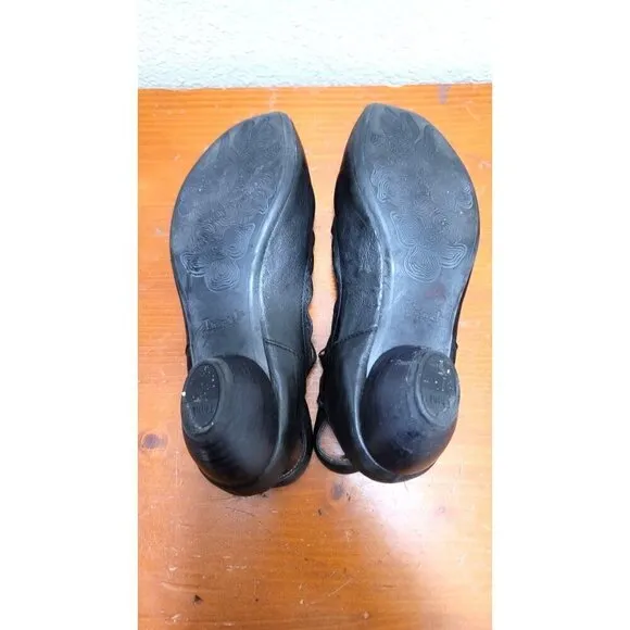 Think Women's Black Leather T-Strap Flats By Think! Size 38 EU
