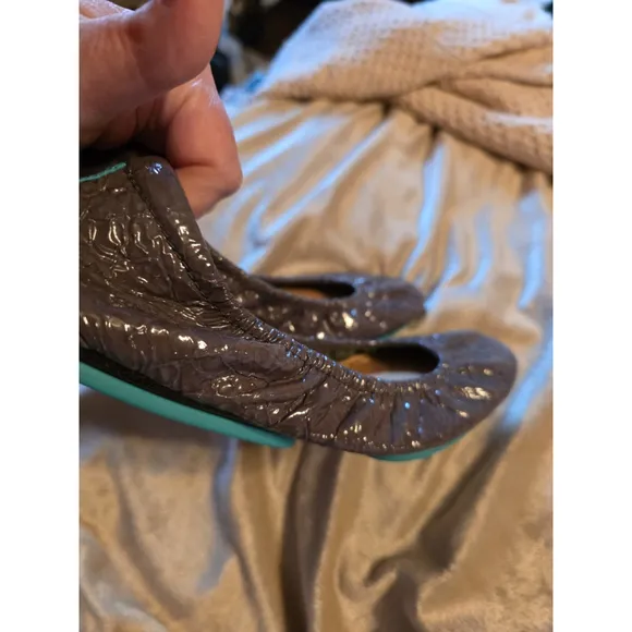 Tieks Gray Croc Patent Leather Flats Size 6 EUC
