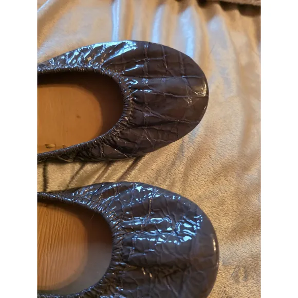 Tieks Gray Croc Patent Leather Flats Size 6 EUC
