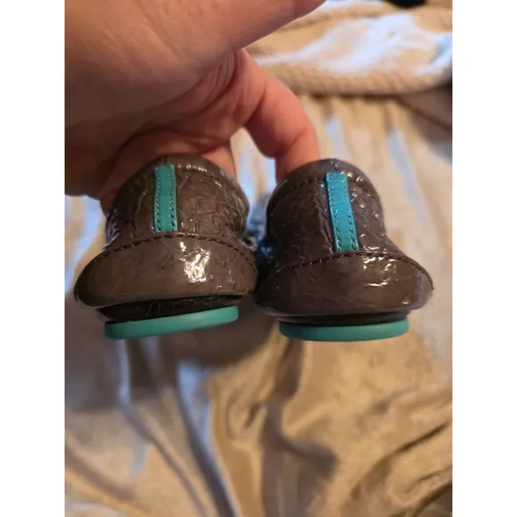Tieks Gray Croc Patent Leather Flats Size 6 EUC