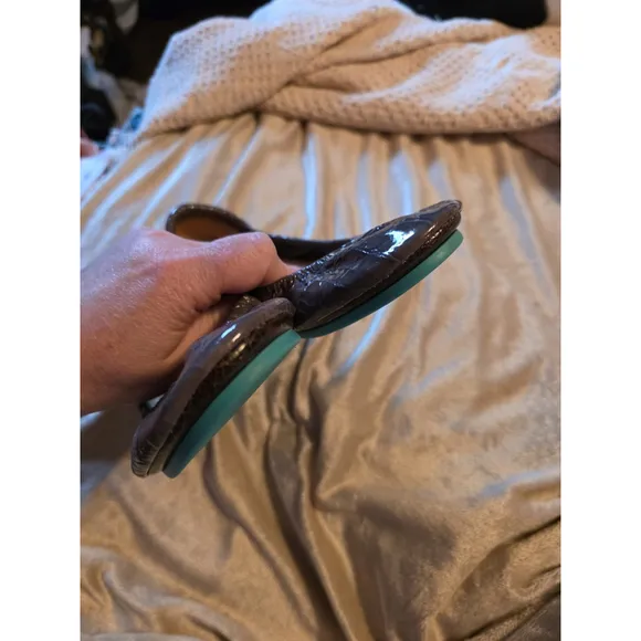 Tieks Gray Croc Patent Leather Flats Size 6 EUC