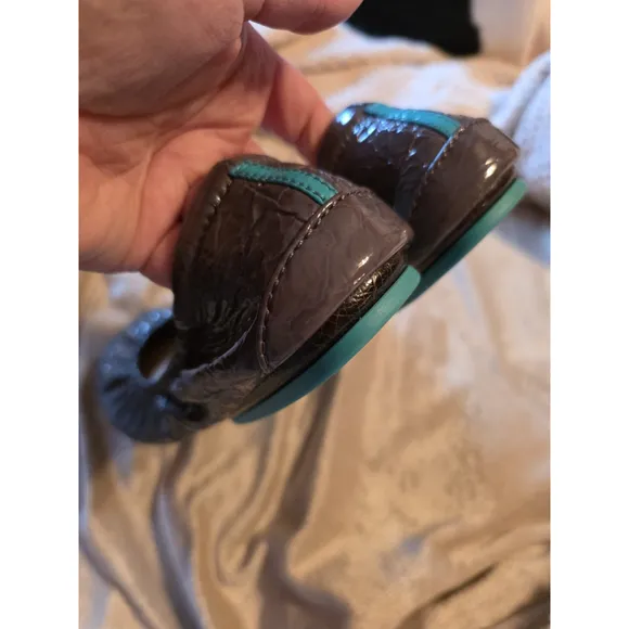 Tieks Gray Croc Patent Leather Flats Size 6 EUC