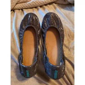 Tieks Gray Croc Patent Leather Flats Size 6 EUC