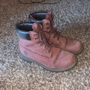 Timberland maroon weather boots, size 8.