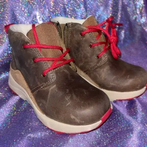 Toddler UGG canoe weather Boots SIZE 9