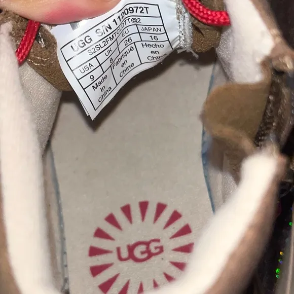 Toddler UGG canoe weather Boots SIZE 9