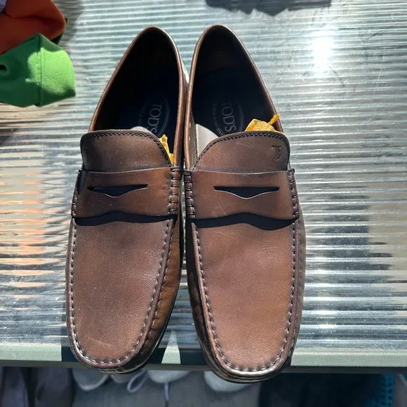 Tod's Brown Leather Loafers with Tassel Detail