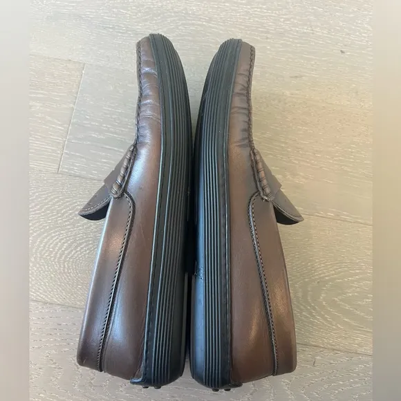 TOD’S Men’s Burnished Leather Moccasino Loafer Size 9 Brown