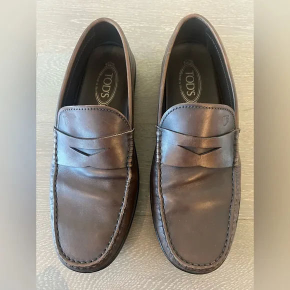 TOD’S Men’s Burnished Leather Moccasino Loafer Size 9 Brown