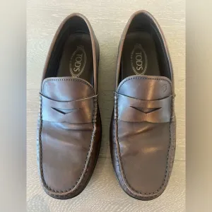 TOD’S Men’s Burnished Leather Moccasino Loafer Size 9 Brown
