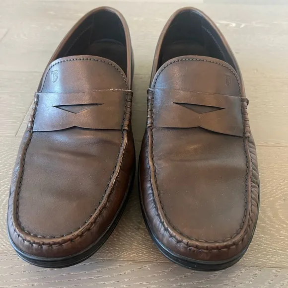 TOD’S Men’s Burnished Leather Moccasino Loafer Size 9 Brown