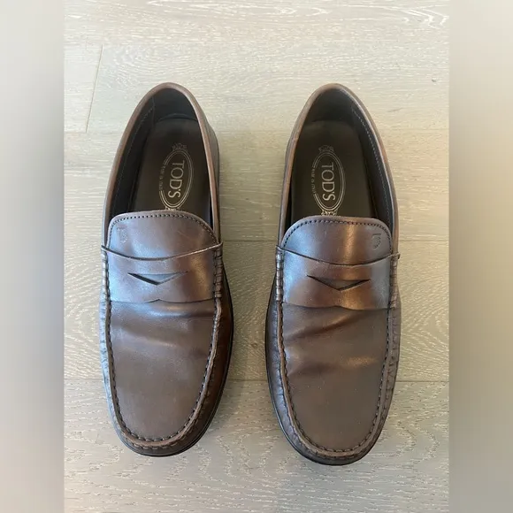 TOD’S Men’s Burnished Leather Moccasino Loafer Size 9 Brown