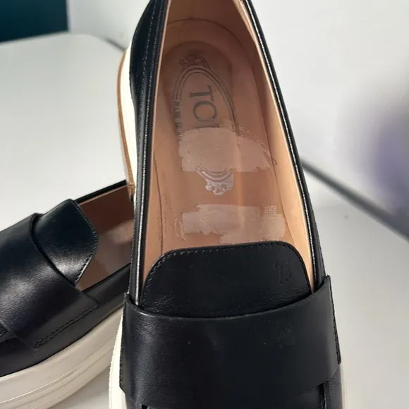 Tods Women’s Black Leather Loafers 39