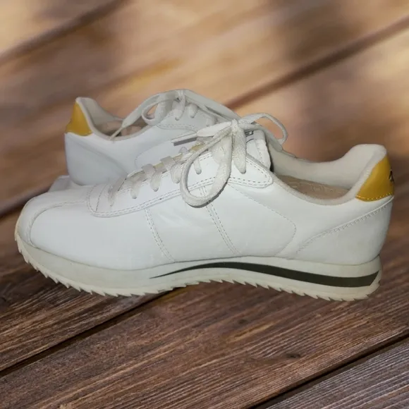 Tommy Hilfiger Logo Vintage 90s mens Size 9 White Leather Lace-up Shoes Sneakers