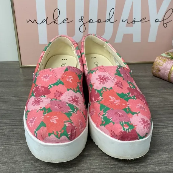 TOMS Alpargata Pink Poppy Print Shoe size 6.5