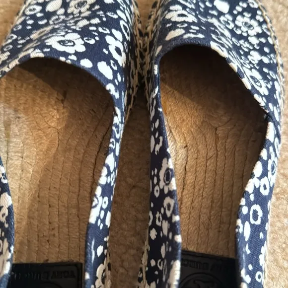 TORY BURCH - LIKE NEW Floral Espadrilles - Size 7