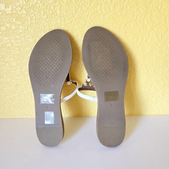 Tory Burch Women's T-Strap Thong Sandals Flats In White Patent Saffiano Size 6M