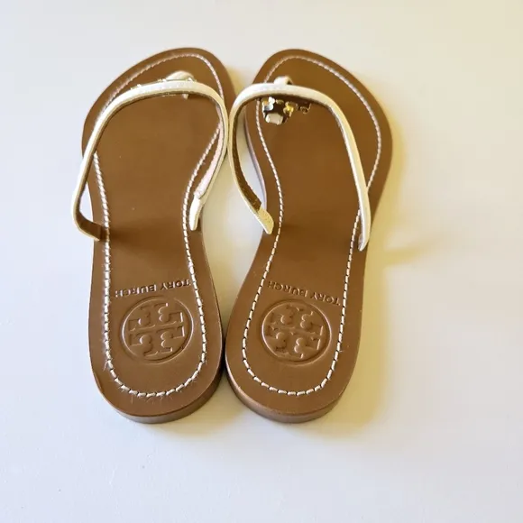 Tory Burch Women's T-Strap Thong Sandals Flats In White Patent Saffiano Size 6M