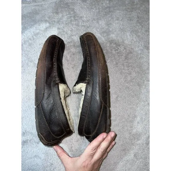 UGG 5379 Mens Dark Brown Leather Shearling Loafers Slippers Comfort
