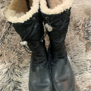 UGG AUSTRALIA 5160 Snowpeak Tall Sheepskin Winter Waterproof Snow Boots Size 7