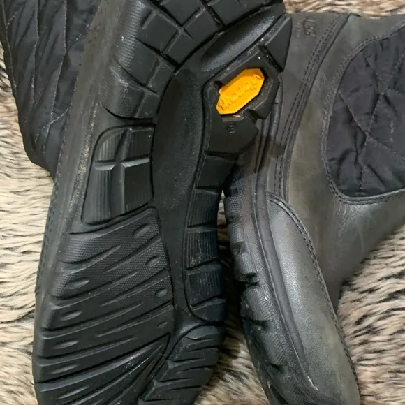 UGG AUSTRALIA 5160 Snowpeak Tall Sheepskin Winter Waterproof Snow Boots Size 7