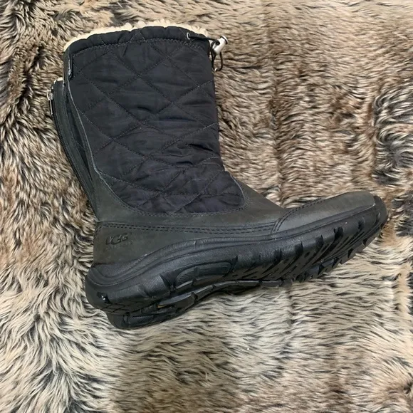 UGG AUSTRALIA 5160 Snowpeak Tall Sheepskin Winter Waterproof Snow Boots Size 7