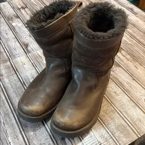 UGG Australia Men's Wrangell Vibram Fur-Lined Work Boots size 11